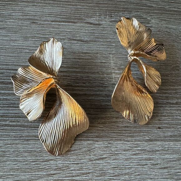 Zara Gold Leaf Earrings - Picture 2 of 4